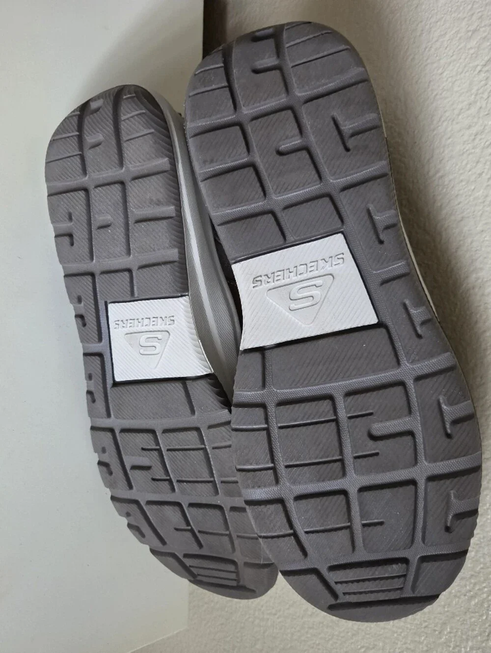 LIKE NEW skechers slip-ins relaxed fit altman murdock size 11 (MSRP $75)